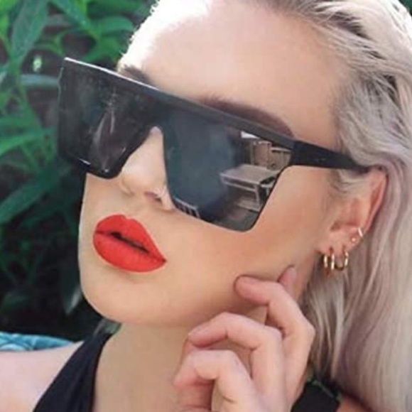 - Fashion Flat Top Sunglasses NEW - Picture 1 of 3